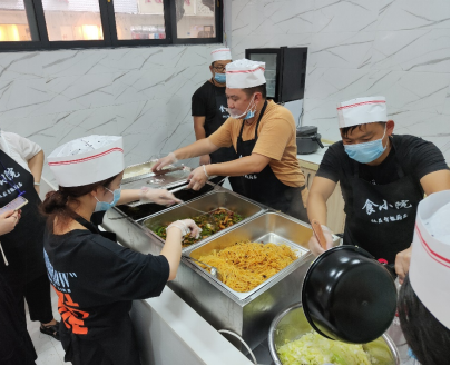 党建引领聚合力 社区食堂暖民心—府河社区“食小院”开展试营业
